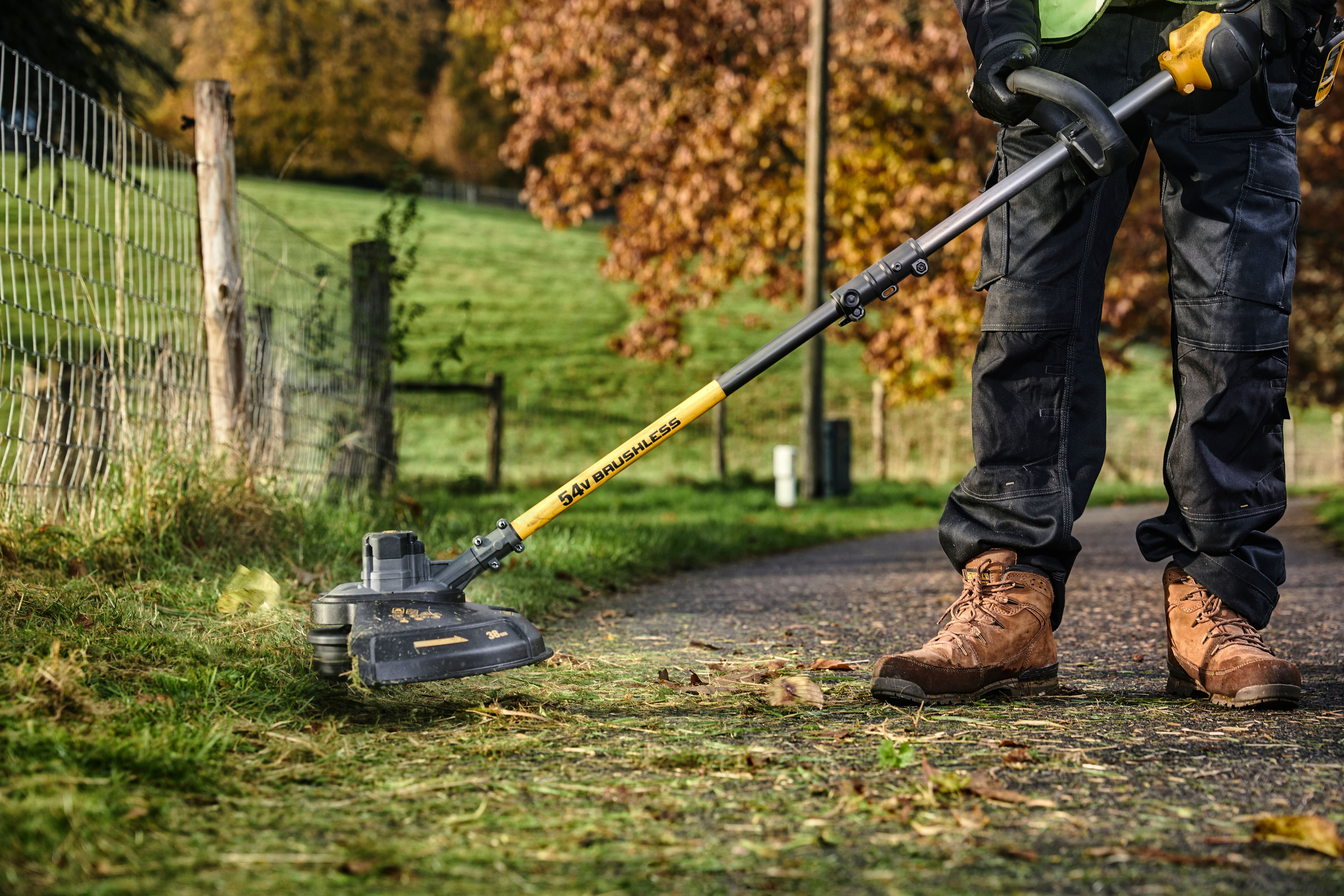 디월트 60V 예초기 571